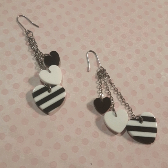 Earrings - Picture 1 of 3